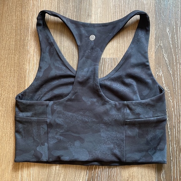 🌟5 for $25🌟 Studio Lite Longline Sports Bra in Grey Depths Say My Name Camo - Picture 3 of 5